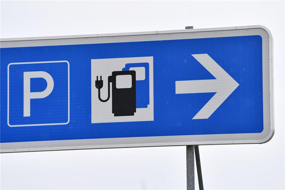 Bislang wenige Kabeldiebstähle an Thüringer Stromtankstellen An Ladestationen auf öffentlich zugänglichen Parkplätzen hat die Thüringer Polizei in diesem Jahr ein Dutzend Kabeldiebstähle registriert (Symbolfoto).Martin Schutt/dpa-Zentralbild/dpa