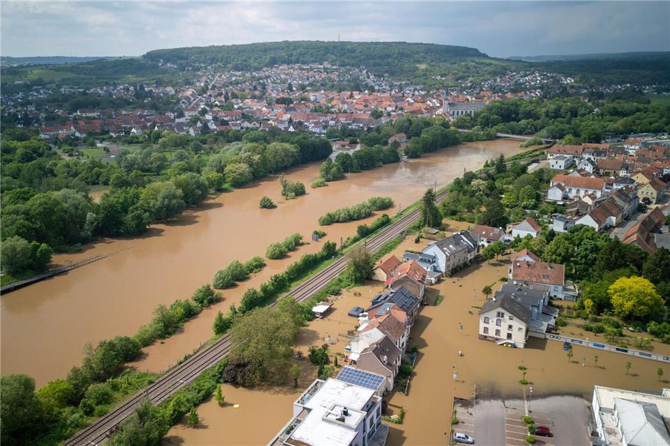 An Pfingsten 2024 waren einige Orte im Saarland von Hochwasser betroffen. (Archivbild)Andreas Arnold/dpa