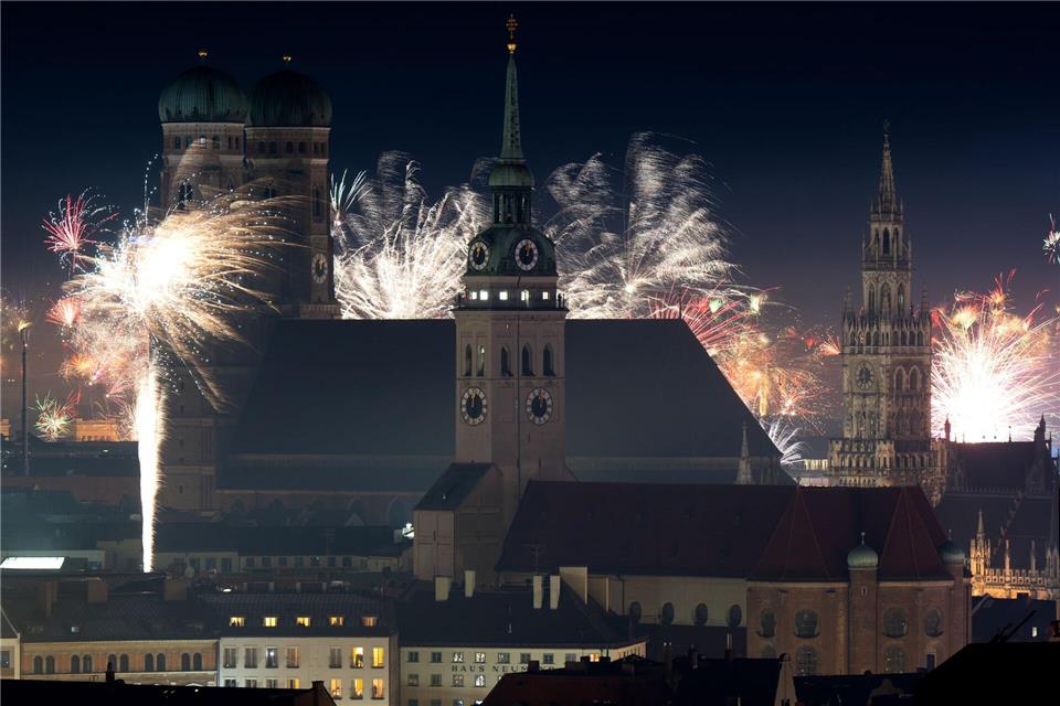 An Silvester herrscht vielerorts im Freistaat Ausnahmezustand. Das mag schön aussehen, für Menschen wie Tiere ist Feuerwerk aber eine Belastung. (Archivbild) Sven Hoppe/dpa