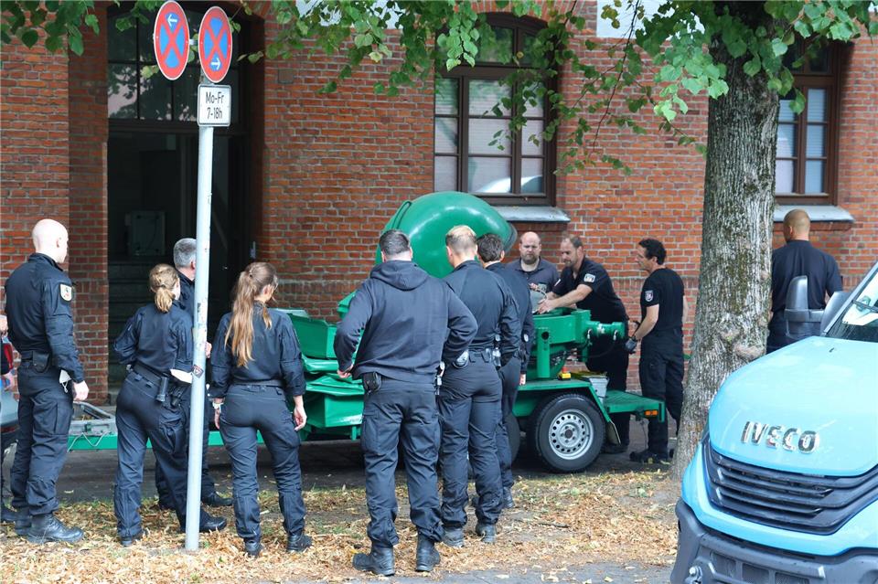 An dem Einsatz war sowohl das LKA als auch der Kampfmittelräumdienst beteiligt. Frank Molter/dpa