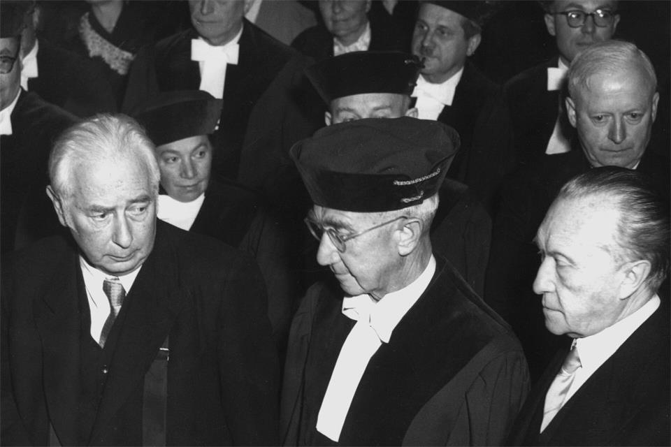 An dem Festakt 1951 nahmen auch Bundeskanzler Adenauer und Bundespräsident Theodor Heuss teil. (Archivbild)Koll/dpa