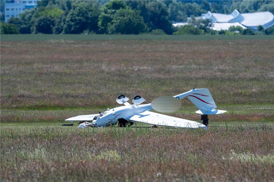 An dem Flugzeug entstand nach der missglückten Landung ein Schaden von 50.000 Euro. Stefan Sauer/dpa