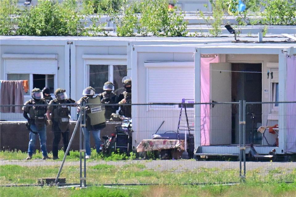 An dem Großeinsatz der Polizei auf dem Tempelhofer Feld waren auch Beamte des Spezialeinsatzkommandos (SEK) beteiligt.  Sebastian Gollnow/dpa
