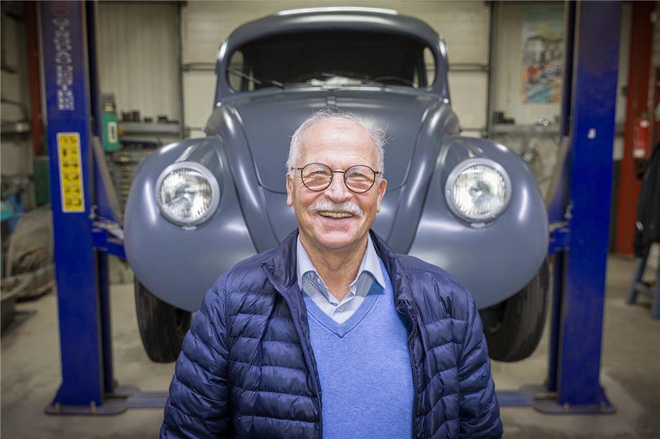 Ältester VW Käfer der Welt fährt wieder An dem Käfer hat Traugott Grundmann rund acht Jahre gebaut.Moritz Frankenberg/dpa
