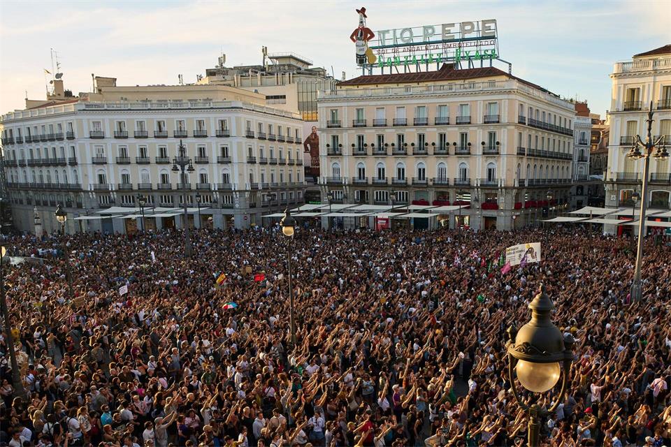 An dem Marsch in Madrid beteiligten sich Familien, Jugendliche und Rentner.Manu Fernandez/AP/dpa