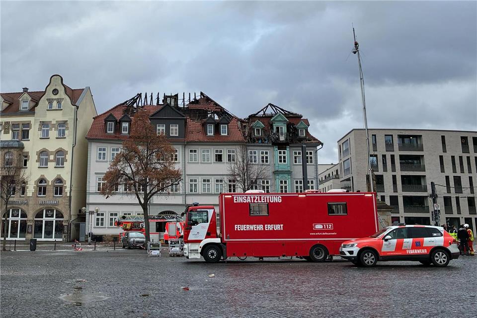 An dem bei dem Brand in der Silvesternacht schwerbeschädigten Eckhaus erfolgen in den kommenden zwei Wochen Abbrucharbeiten. (Archivbild) Marie Frech/-/dpa