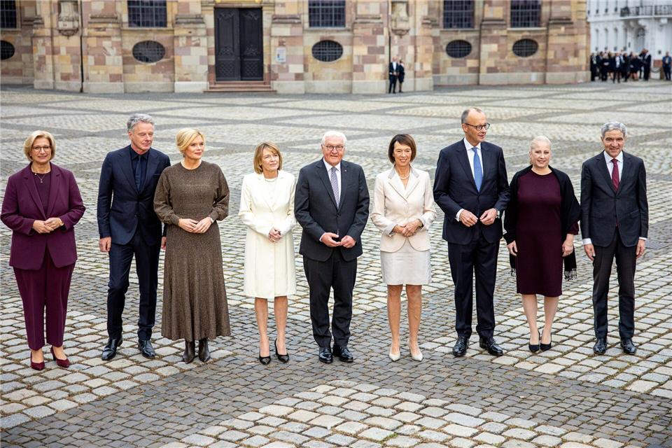 An dem zentralen Festakt zum Tag der Deutschen Einheit nahmen unter anderem Bundeskanzler Friedrich Merz (CDU) und der französische Staatspräsident Emmanuel Macron teil. Pinter Laszlo/dpa
