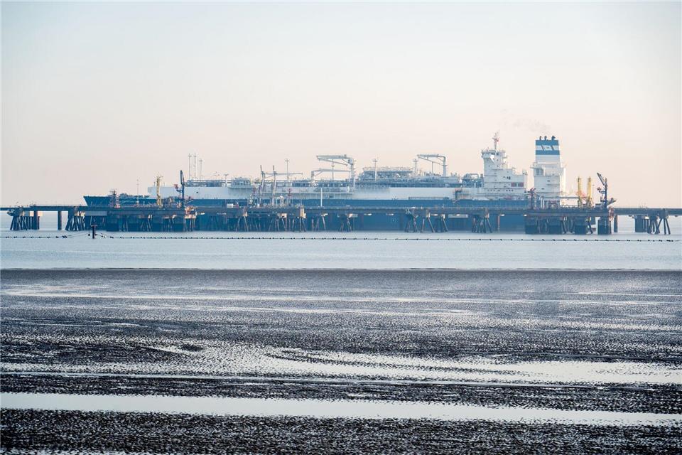 An den LNG-Terminals in Wilhelmshaven kam laut Betreiber DET zuletzt 2023 Gas aus der Golfregion an. (Archivbild)Hauke-Christian Dittrich/dpa