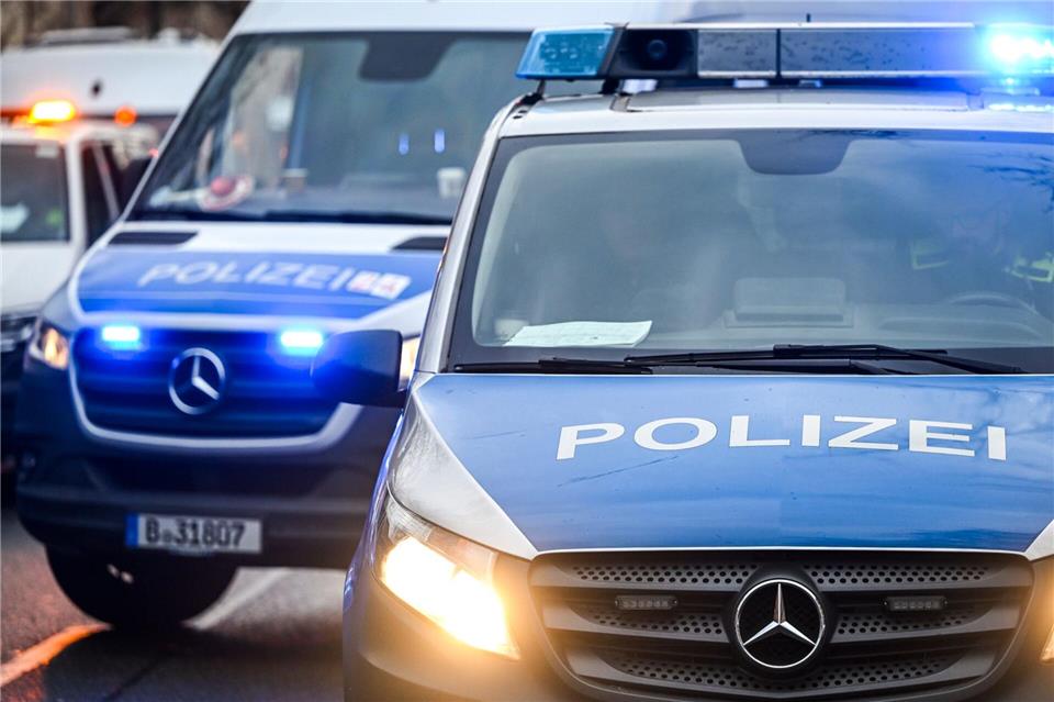 An den Maßnahmen waren 240 Einsatzkräfte beteiligt. (Symbolbild)Jens Kalaene/dpa