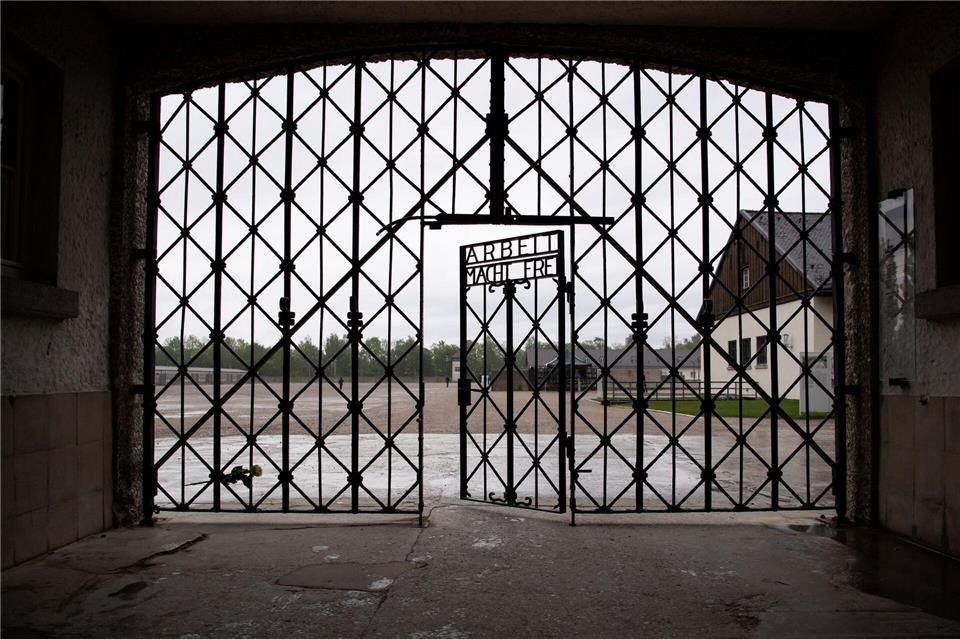 An den Orten des Grauens während des Nationalsozialismus wie hier in Dachau wurden Gedenkstätten errichtet. (Archivbild) Sven Hoppe/dpa