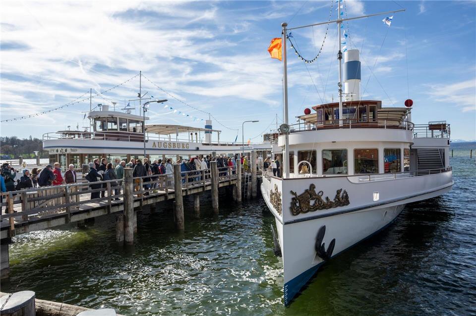 An den Stegen herrscht zum Saisonstart reger Andrang. Stefan Puchner/dpa