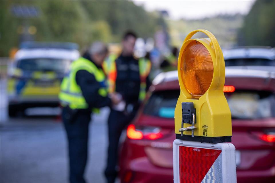 An den deutschen Landgrenzen ändert sich durch Geas erst einmal nichts. Dort sollen vorerst weiter stationäre Binnengrenzkontrollen und Zurückweisungen stattfinden. (Symbolbild)Harald Tittel/dpa