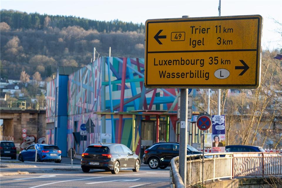 An den luxemburgischen Tankstellen herrscht derzeit reger Andrang. (Archivbild)Harald Tittel/dpa