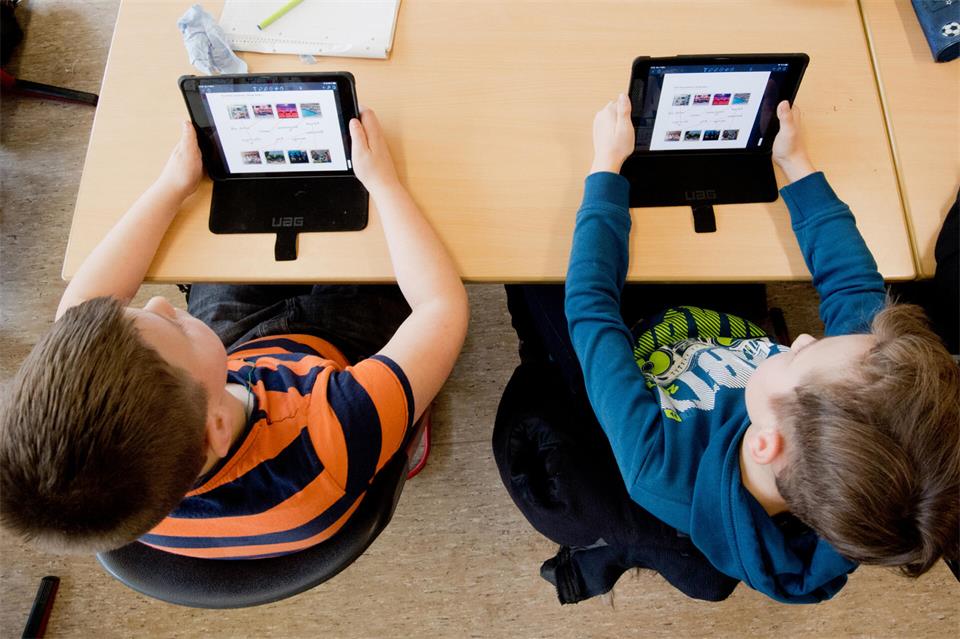 An den weiterführenden Schulen ist der Einsatz von Tablets im Unterricht Standard. In den meisten Fällen wird dabei auf Apple-Geräte gesetzt.