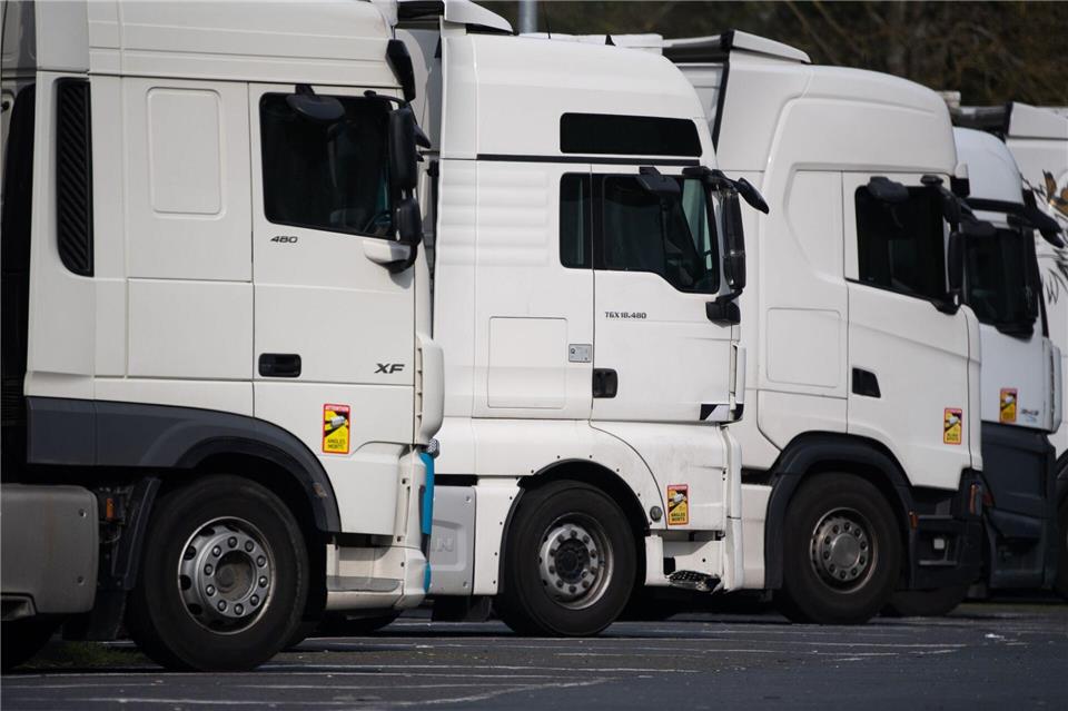 An der A4 bei Düren wird eine Gewichtskontrollstelle für Lkw eingerichtet. (Symbolbild)Sebastian Gollnow/dpa