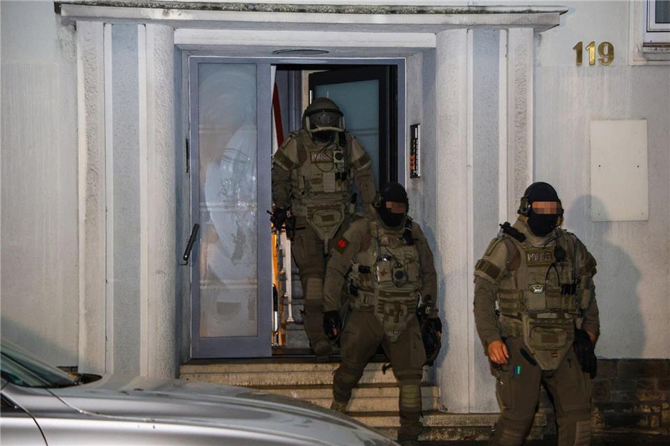 An der Aktion waren Spezialeinsatzkräfte und eine Hundertschaft der Polizei beteiligt.Alex Talash/dpa