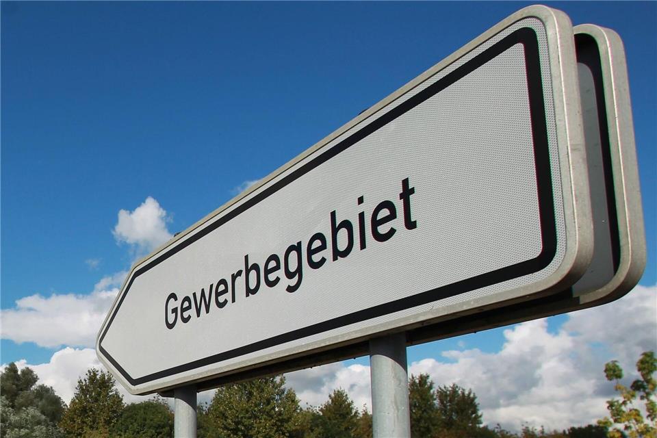 An der B19 ist ein neues Gewerbegebiet entstanden. (Symbolbild)Jens Wolf/dpa-Zentralbild/dpa