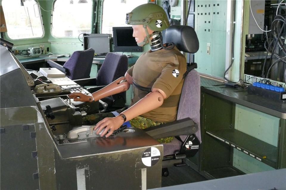 An der Fregatte „Karlsruhe“ wurden erste Ansprengversuche vorgenommen.Sven Diedrichsen/Bundesamt für Ausrüstung, Informationstechnik und Nutzung der Bundeswehr/dpa