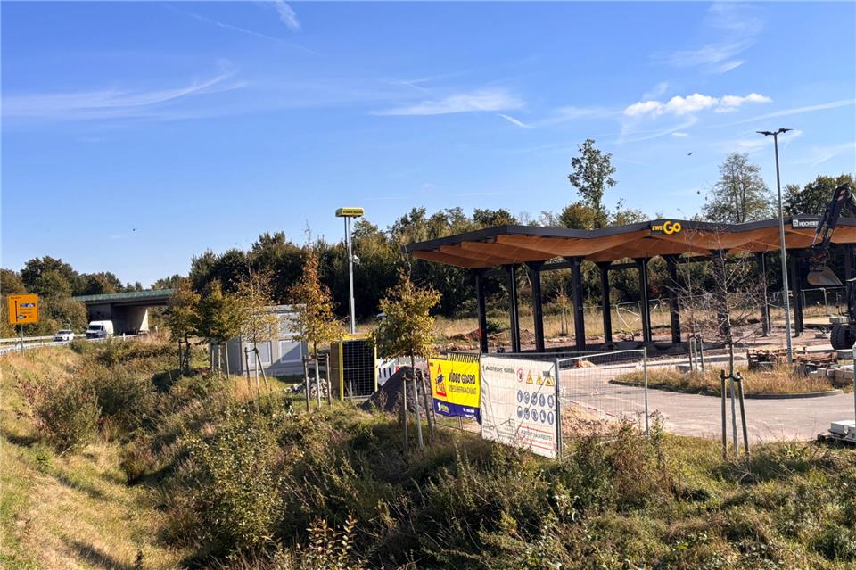 An der Heidener Straße entsteht derzeit ein Schnell-Ladepark für E-Autos.