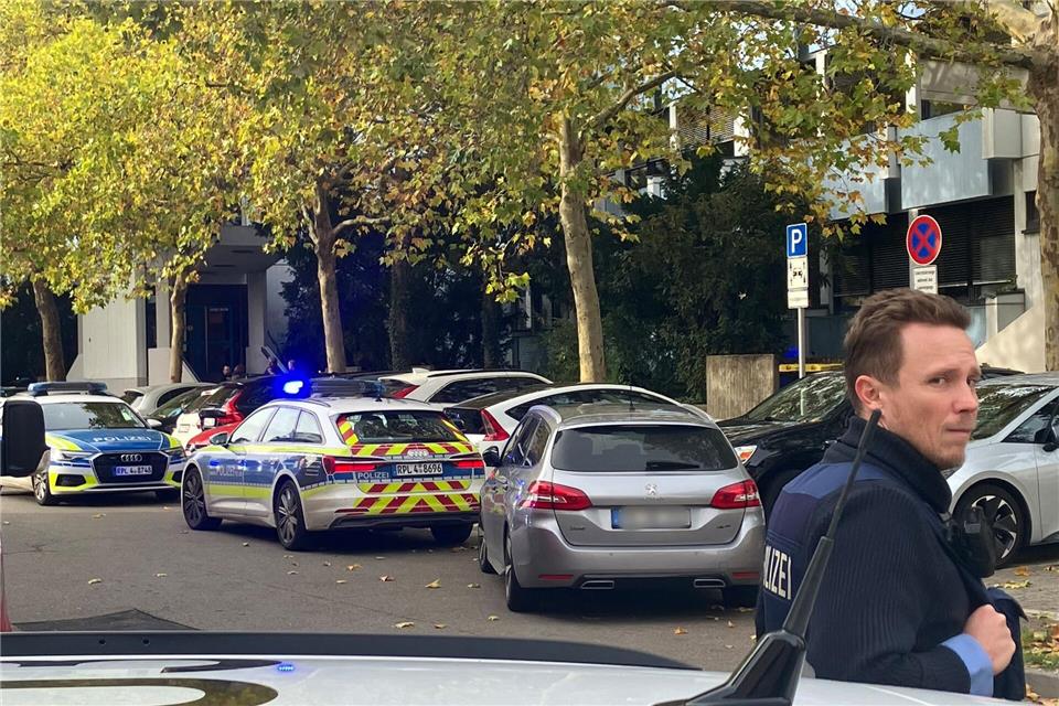 An der Karolina-Burger-Realschule plus in Ludwigshafen kommt es immer wieder zu Polizeieinsätzen. (Archivbild)Wolfgang Jung/dpa