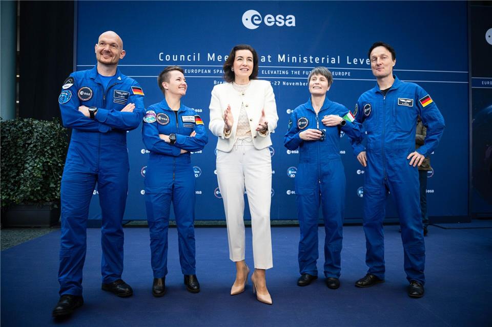 An der Konferenz nehmen rund 500 Menschen teil - darunter auch Astronautinnen und Astronauten.Sina Schuldt/dpa