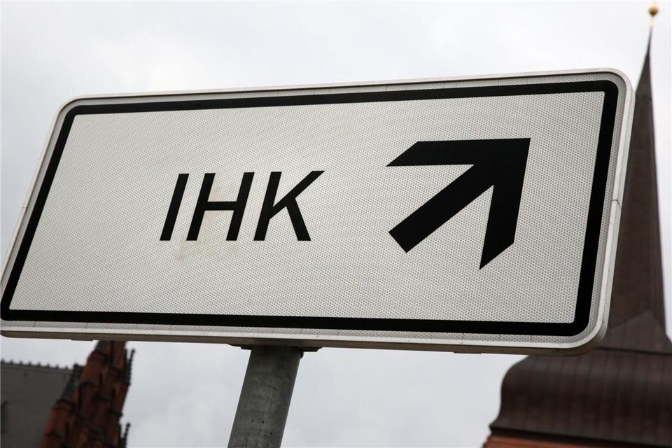 An der Konjunkturumfrage der IHK-Arbeitsgemeinschaft Rheinland-Pfalz haben 1.027 Unternehmen aller Größen und Branchen mit insgesamt rund 190.000 Beschäftigten teilgenommen. (Symbolbild)Bernd Wüstneck/zb/dpa