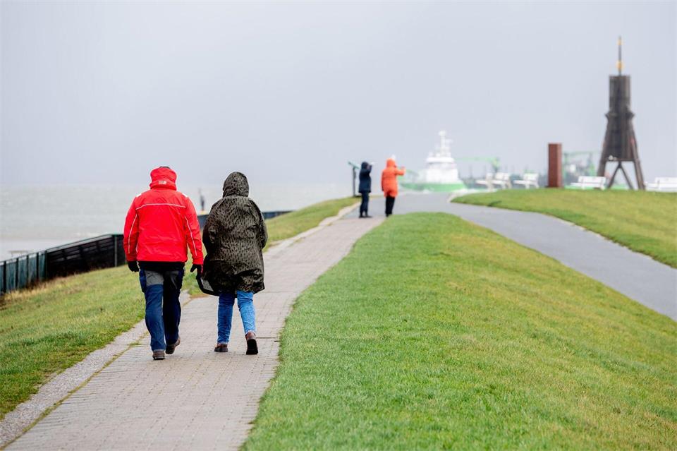 An der Nordseeküste sorgt am Wochenende zuerst das Sturmtief „Luise“ und dann ein Orkantief für besonders starken Wind. (Symbolbild)Hauke-Christian Dittrich/dpa