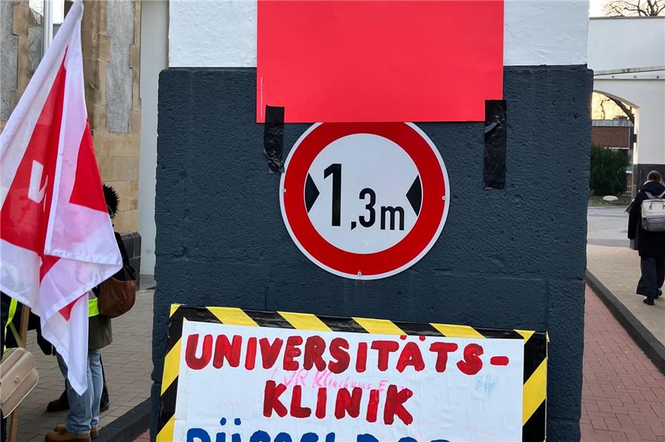 An der Uniklinik Düsseldorf gab es bereits Warnstreiks. (Archivbild)Volker Danisch/dpa