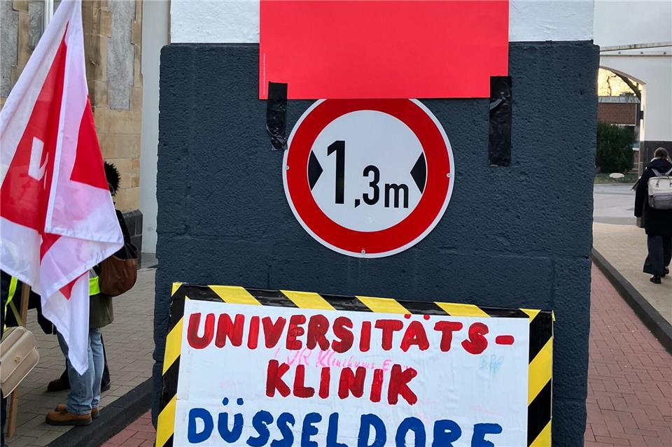An der Uniklinik Düsseldorf läuft ein dreitägiger Warnstreik von Beschäftigten.  Volker Danisch/dpa