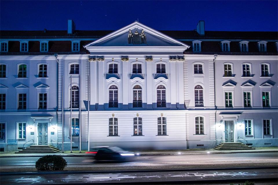 An der Universität Greifswald ist das Pommersche Wörterbuch vollendet worden - rund 100 Jahre, nachdem die Arbeit daran begonnen wurde. (Archivbild)Jens Büttner/dpa-Zentralbild/dpa