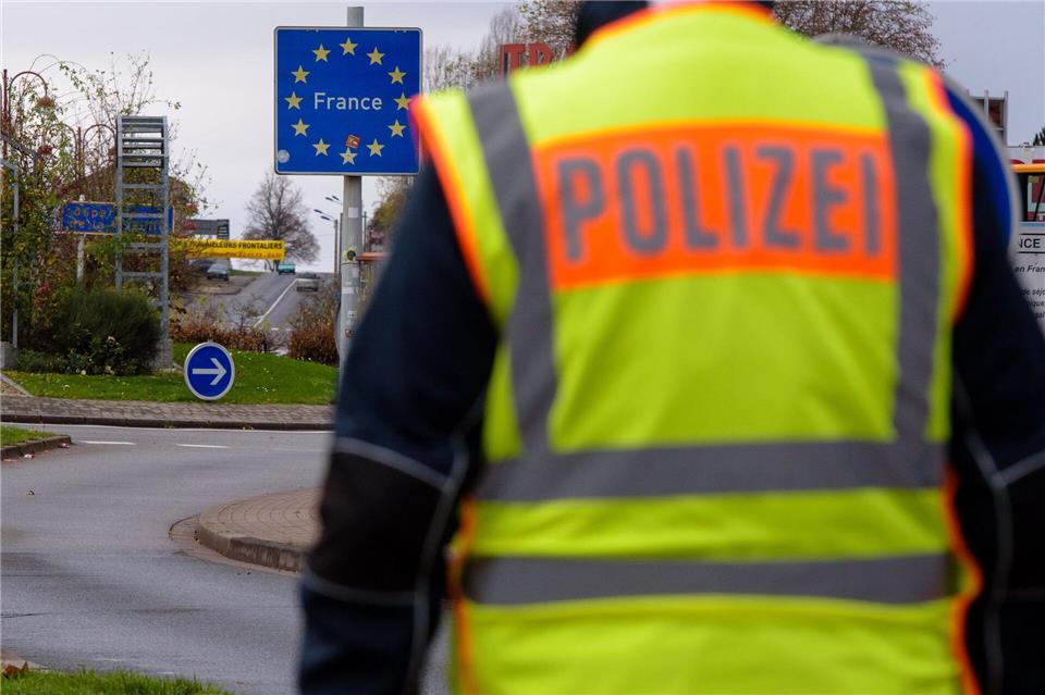 An der deutsch-französischen Grenze gehen der Bundespolizei viele Schleuser ins Netz. (Symbolbild)Oliver Dietze/dpa