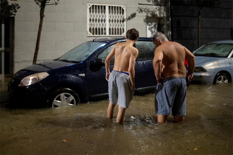 An der katalanischen Küste gibt es Überflutungen. Lorena Sopêna/EUROPA PRESS/dpa