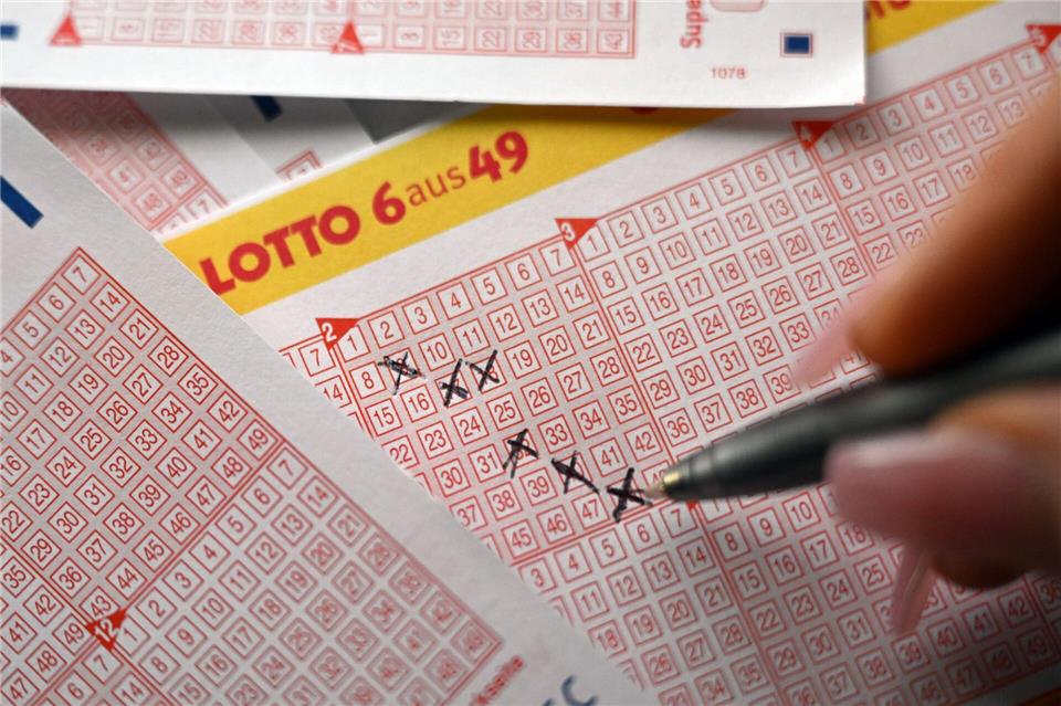 An die Menschen in Rheinland-Pfalz wurden 2023 laut Lotto rund 200 Millionen Euro ausgeschüttet. (Symbolbild)Federico Gambarini/dpa