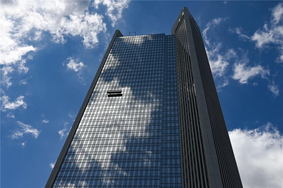 An diesem Hochhaus kletterte der Mann empor. (Archivbild)Arne Dedert/dpa