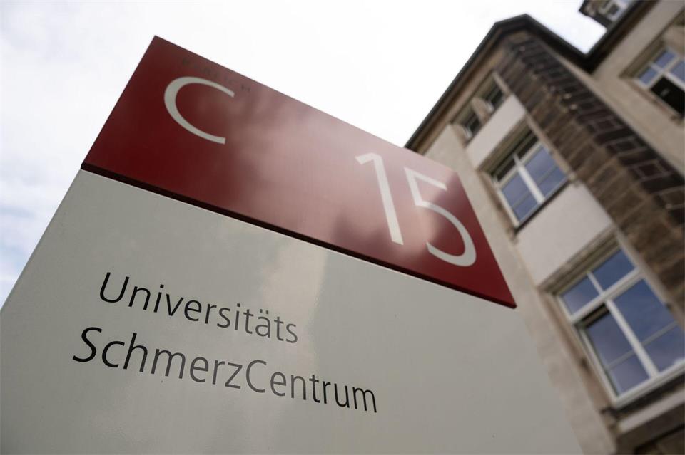 An diesem Samstag wird auch im Dresdner Uniklinikum der Kopfschmerztag begangen, um für die Probleme Betroffener zu sensibilisieren. Katharina Kausche/dpa