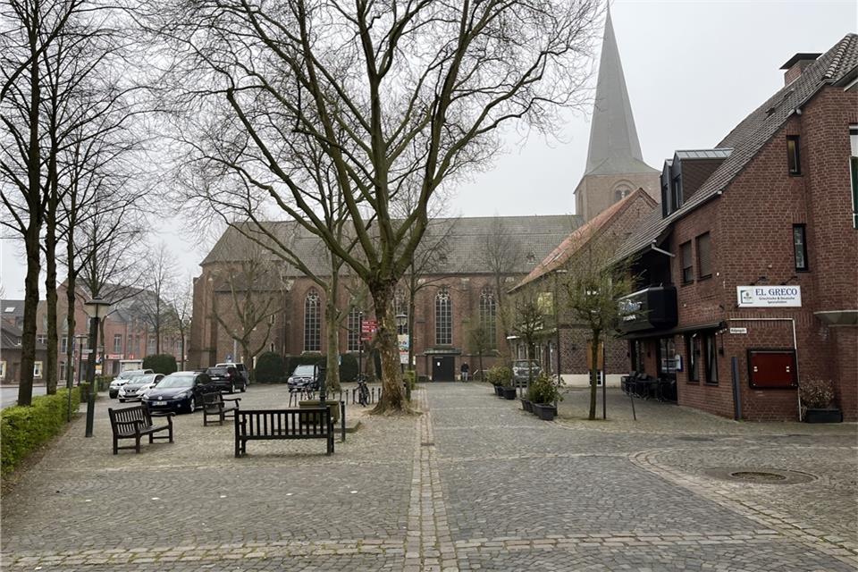 An diesen Punkten sehen die Planer unter anderem Verbesserungsmöglichkeiten: für neue Geschäfte an der Weseler Straße, mehr Attraktivität für den Froschbrunnenplatz, Bäume auf dem Rathaus-Parkplatz und weniger Parkplätze an St. Martin.