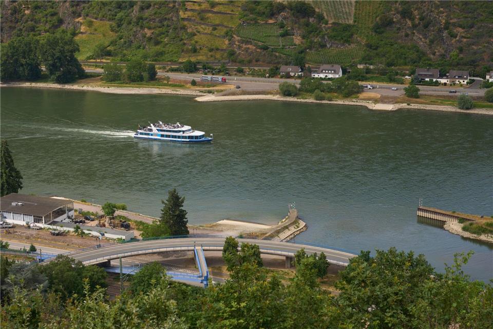 An dieser Stelle soll die Brücke entstehen. (Archivbild)Thomas Frey/dpa