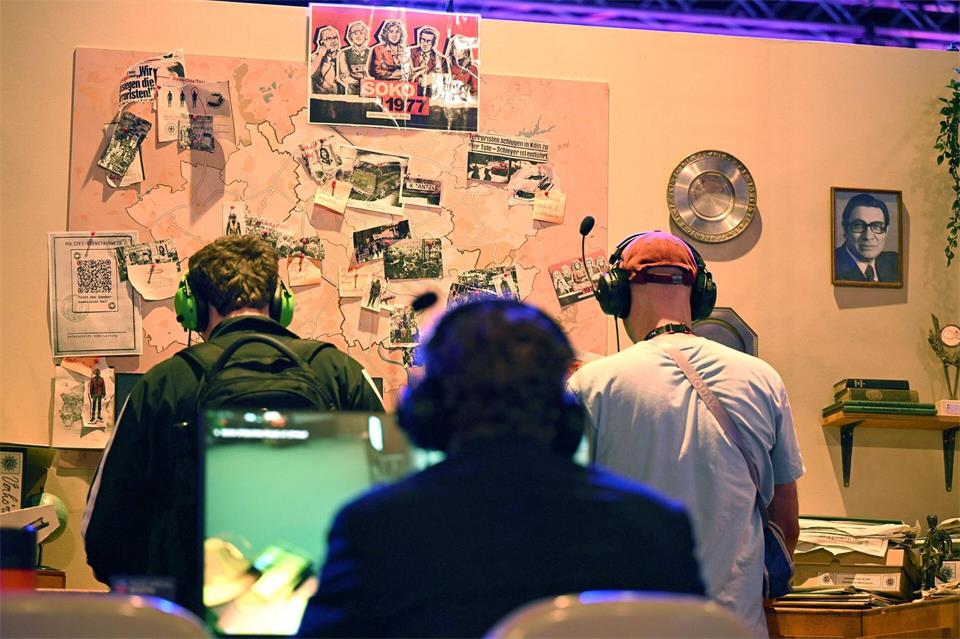 An einem Gamescom-Stand können Messebesucher noch bis Sonntag „Soko 1977“ zur Probe spielen.Wolf von Dewitz/dpa