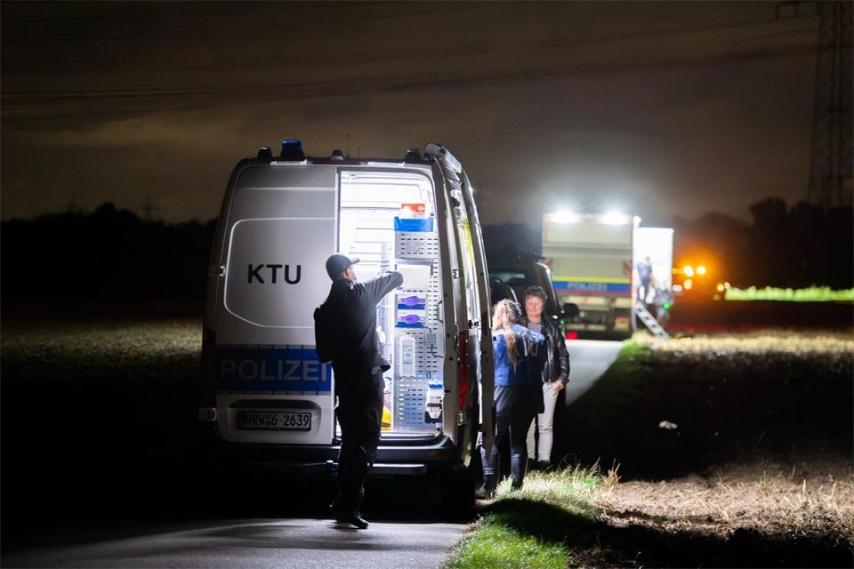 An einem Umspannwerk in Dormagen wurde ein verdächtiger Gegenstand gefunden.Alexander Franz/dpa