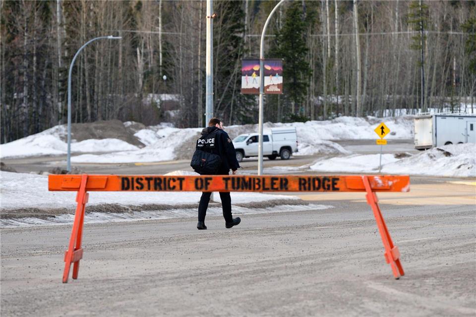 An einer Schule in Kanada kamen mehrere Menschen durch Schüsse ums Leben.Jesse Boily/The Canadian Press via AP/dpa