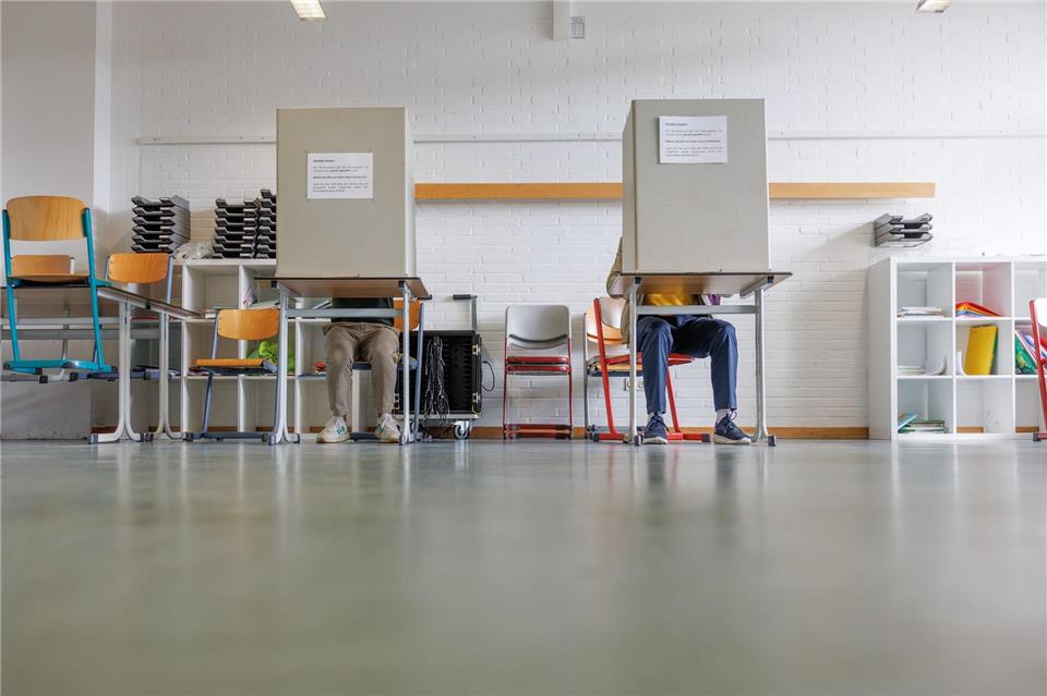 An einigen Orten öffneten die Wahllokale verzögert. (Symbolbild)Friso Gentsch/dpa