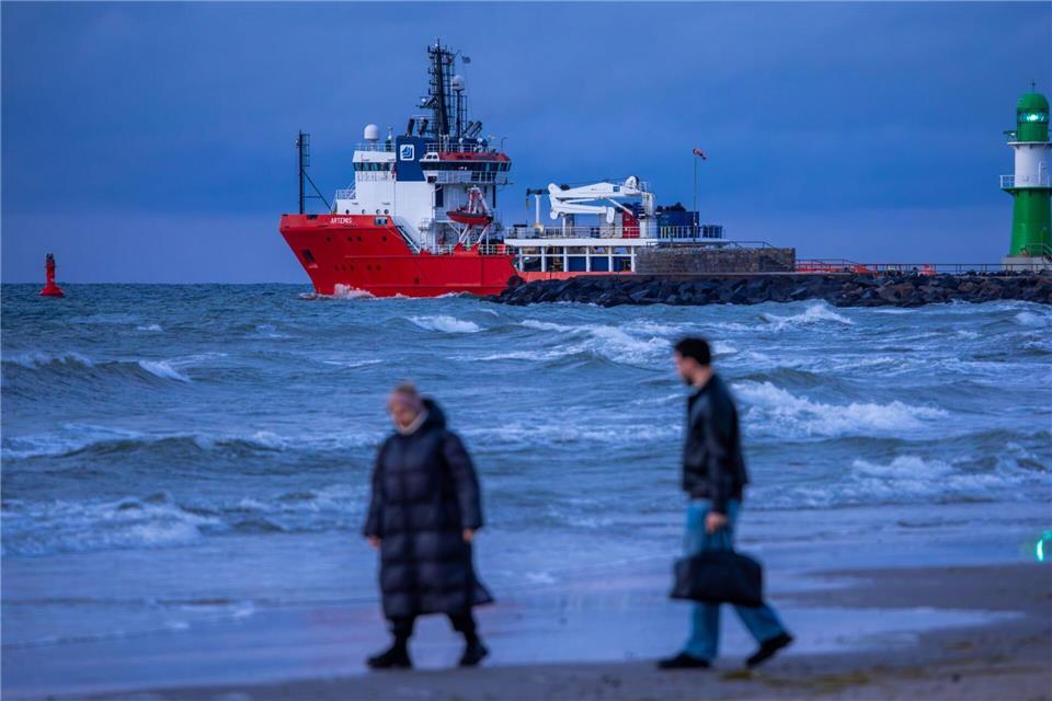 Sturmböen und Schauer in Mecklenburg-Vorpommern erwartet An exponierten Küstenabschnitten sind zeitweise Windböen um 55 Kilometern pro Stunde möglich. (Archivbild)Jens Büttner/dpa