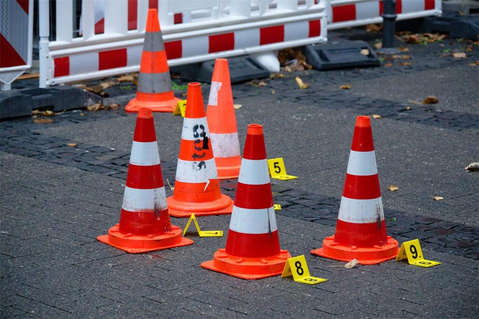 An mehreren Orten in NRW - wie hier in Köln - sind in den vergangenen Tagen Schüsse gefallen. Henning Kaiser/dpa
