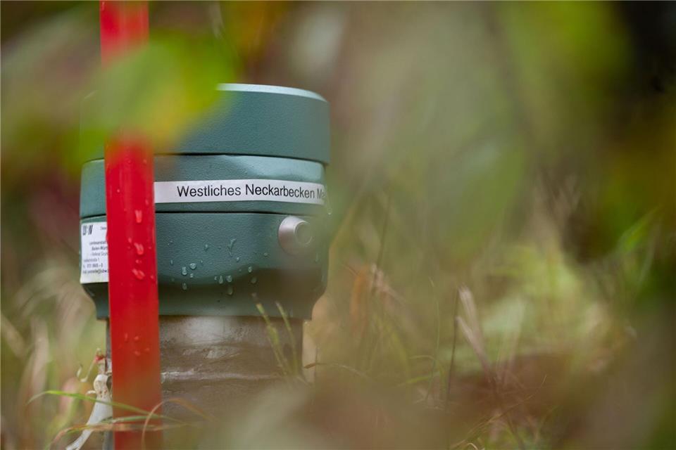 An mehreren Stellen im Land werden die Grundwasserstände gemessen. (Archivbild)Marijan Murat/dpa