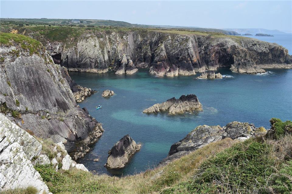 An unzugänglichen Buchten werden im August Seehundbabys geboren.Ute Müller/dpa-tmn