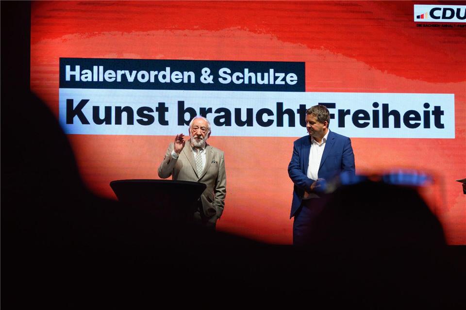 An vier Abenden laden Schauspieler Dieter Hallervorden und Ministerpräsident Sven Schulze vor der Landtagswahl zum Gespräch. Hendrik Schmidt/dpa