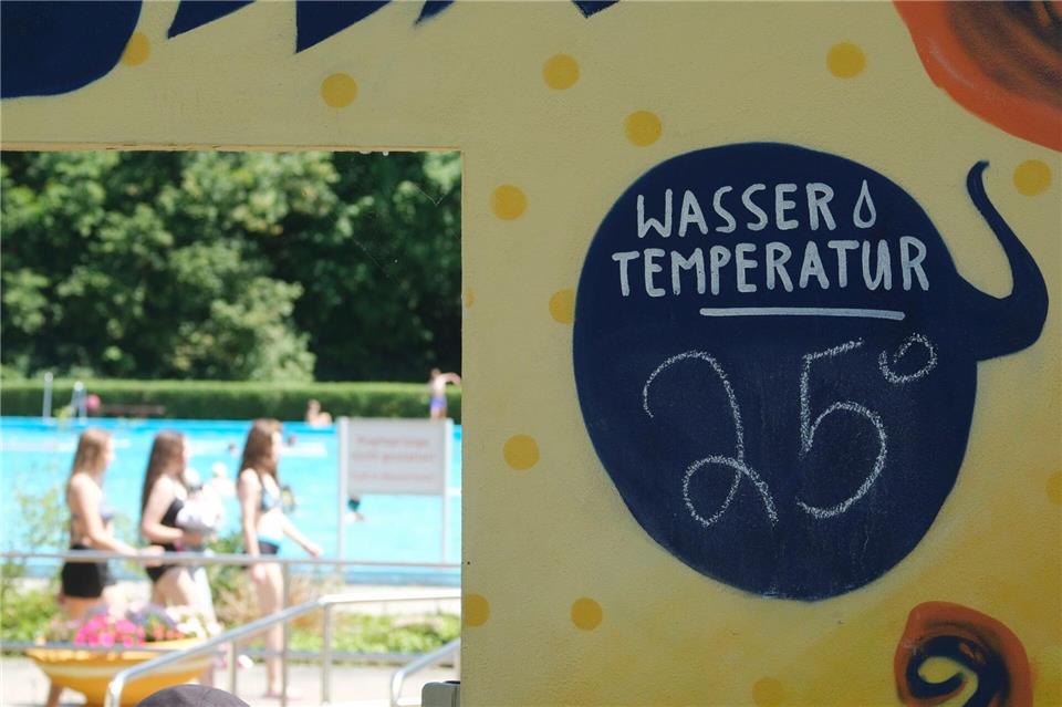 An warmen Tagen ist besonders viel im Freibad los. Sebastian Willnow/dpa