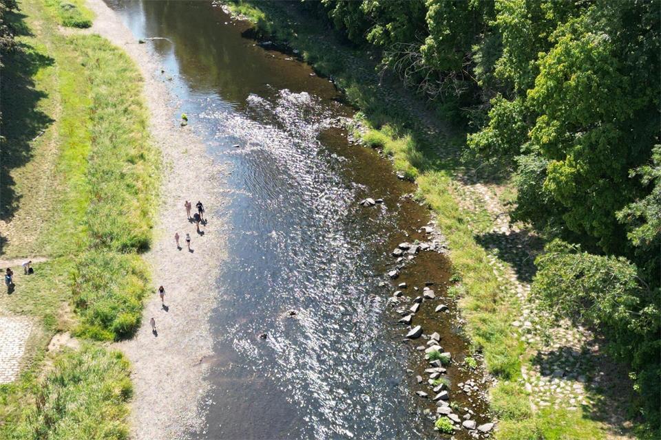An zwei Pegeln wurden in Thüringen in diesem Jahr die niedrigsten Stände jemals gemessen. (Symbolbild)Bodo Schackow/dpa