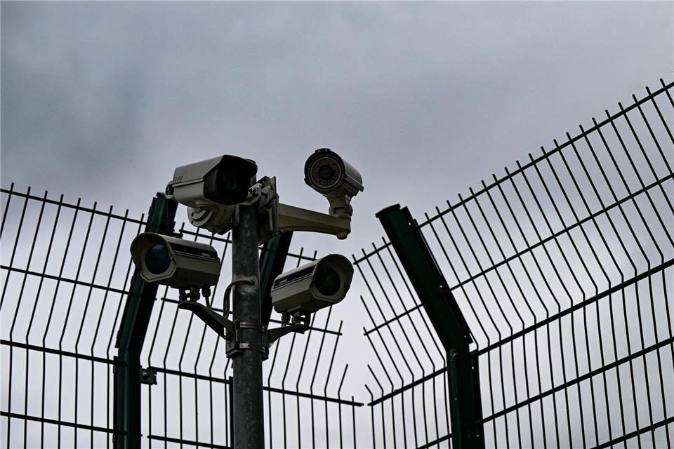An zwei Standorten in Bayern werden künftig die sogenannten Außengrenzverfahren für Einreisen in die EU stattfinden. (Symbolbild)Jens Kalaene/dpa