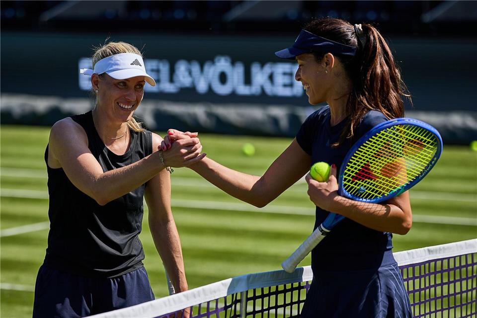 Ana Ivanovic (r) ist mit Angelique Kerber (l) befreundet und bestritt mit ihr das Abschiedsspiel. (Archivbild)Mathias Schulz/dpa